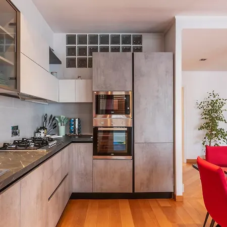 Bright Flat Near Vatican Daire