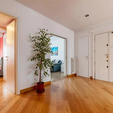 Bright Flat Near Vatican Daire Roma